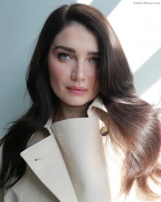 Eve Hewson photo 5 of 290