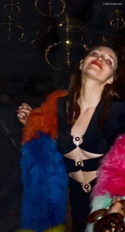 Eve Hewson photo 4 of 290
