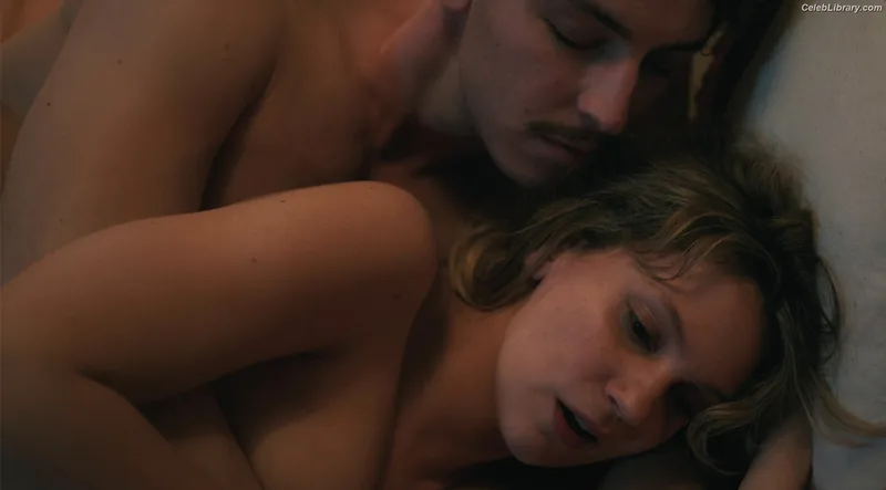 Farah Zeynep Abdullah photo 3 of 19