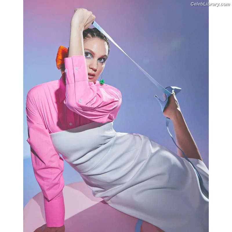Farah Zeynep Abdullah photo 4 of 19