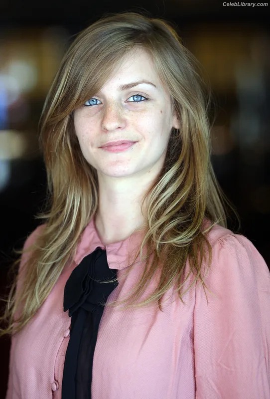 Faye Marsay photo 4 of 34