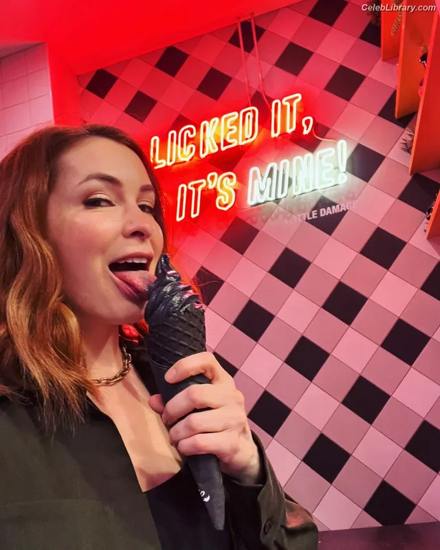 Felicia Day photo 23 of 197