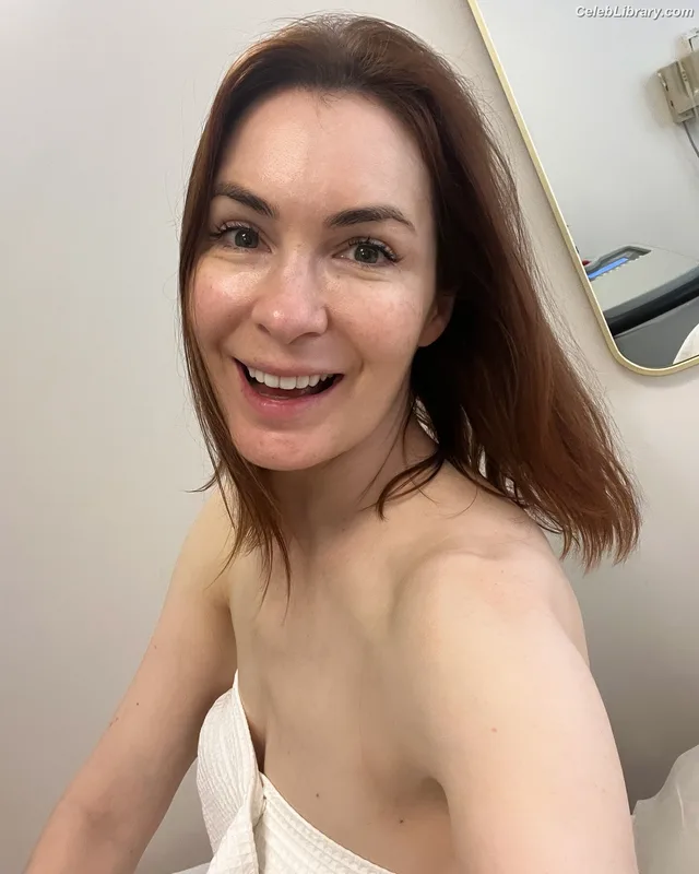 Felicia Day photo 3 of 197
