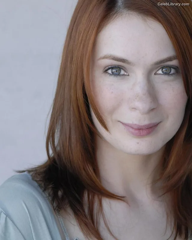 Felicia Day photo 7 of 197