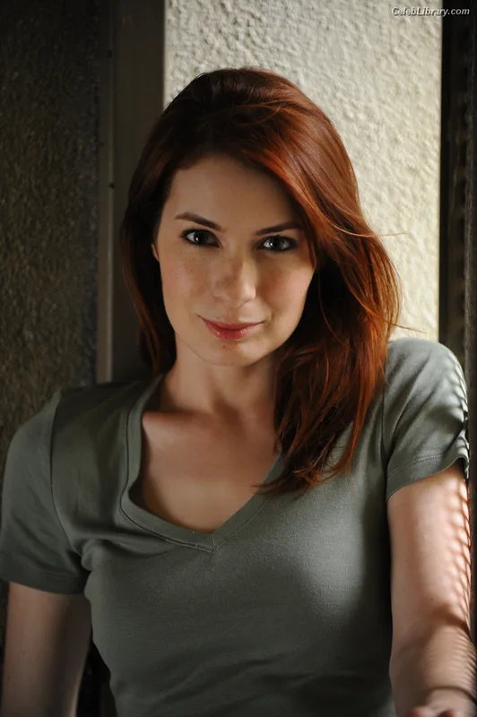 Felicia Day photo 1 of 197