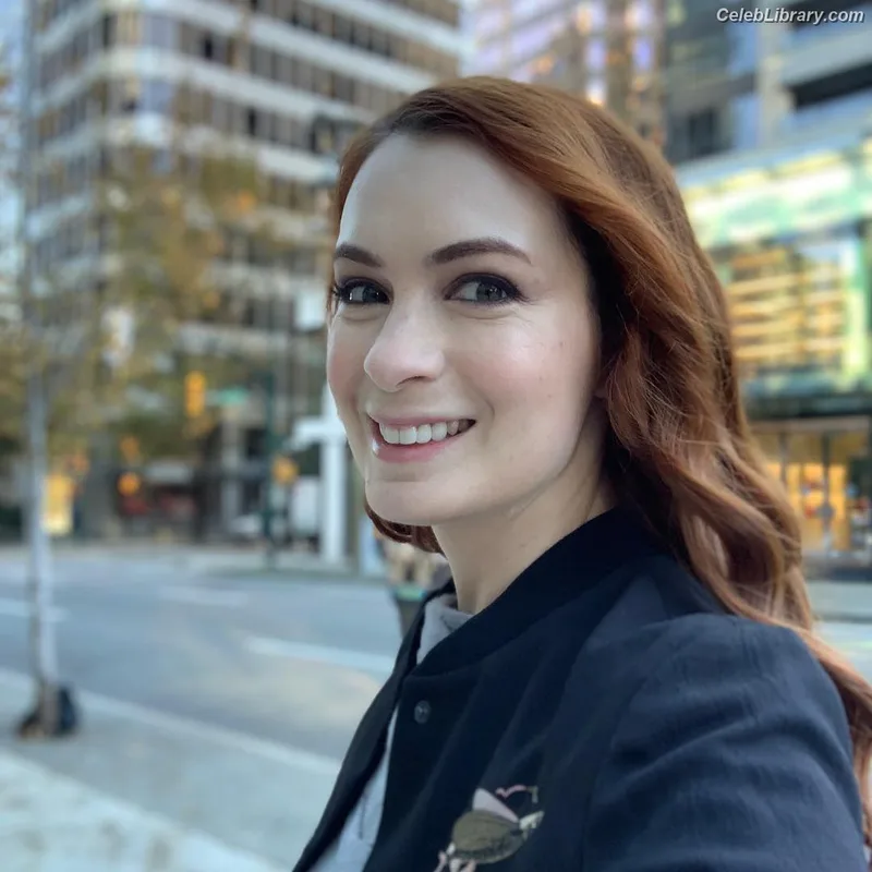 Felicia Day photo 7 of 197