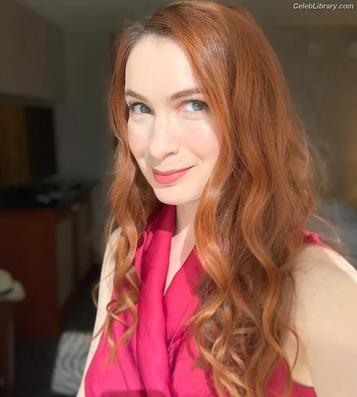 Felicia Day photo 8 of 197
