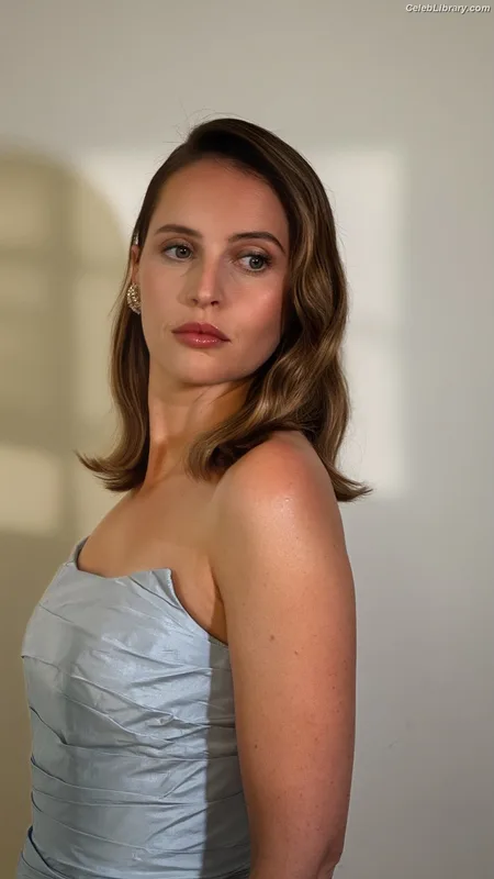 Felicity Jones photo 6 of 236