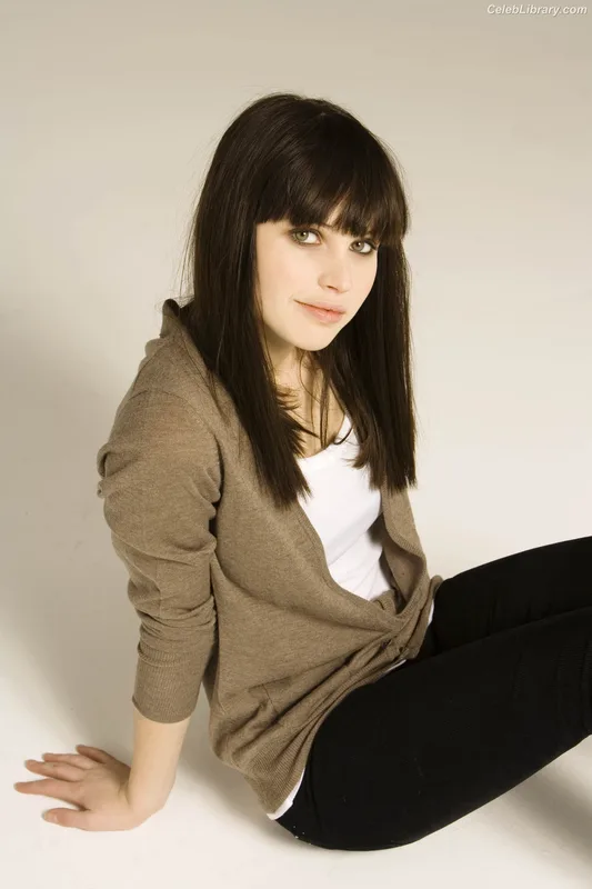Felicity Jones photo 1 of 236