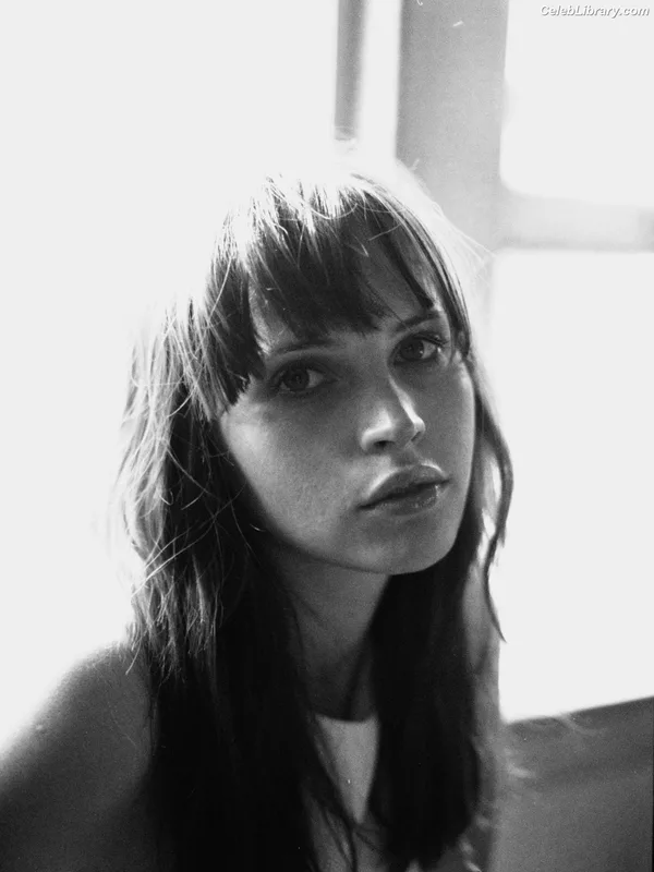 Felicity Jones photo 3 of 236