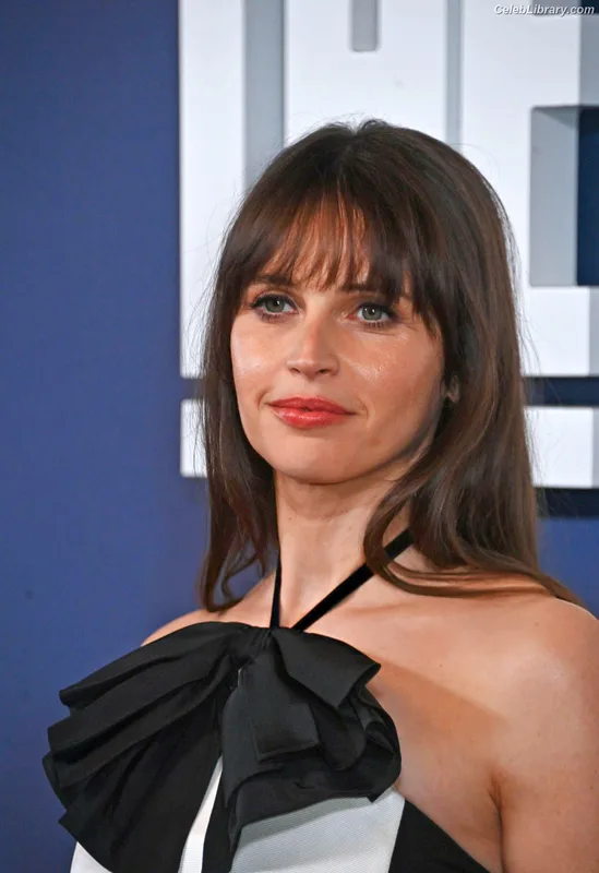 Felicity Jones photo 7 of 236