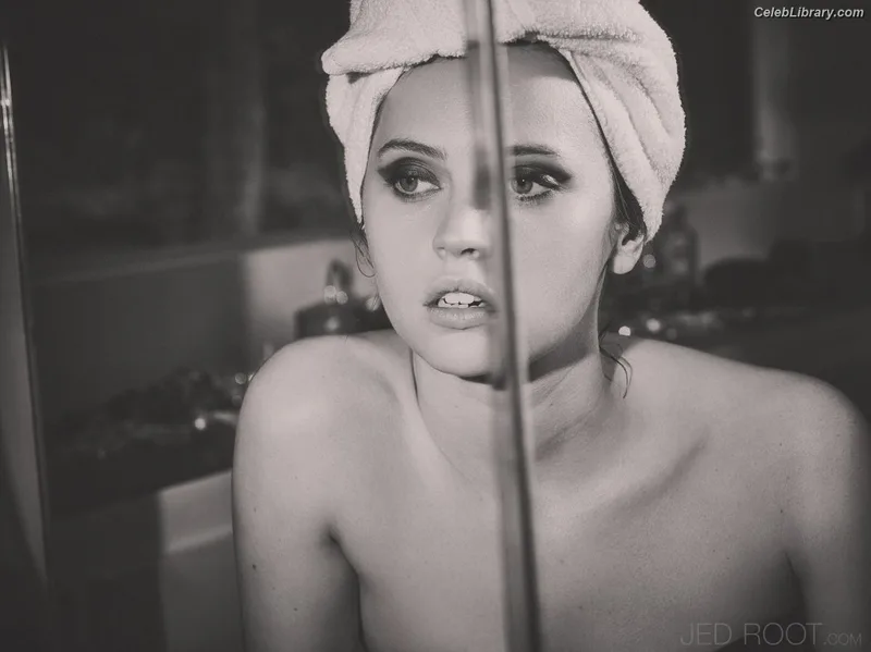 Felicity Jones photo 19 of 236