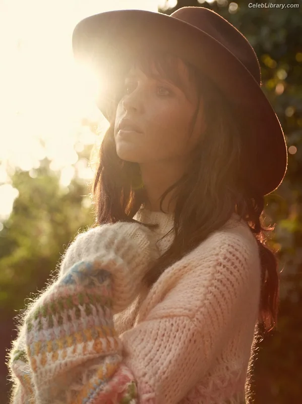Felicity Jones photo 6 of 236