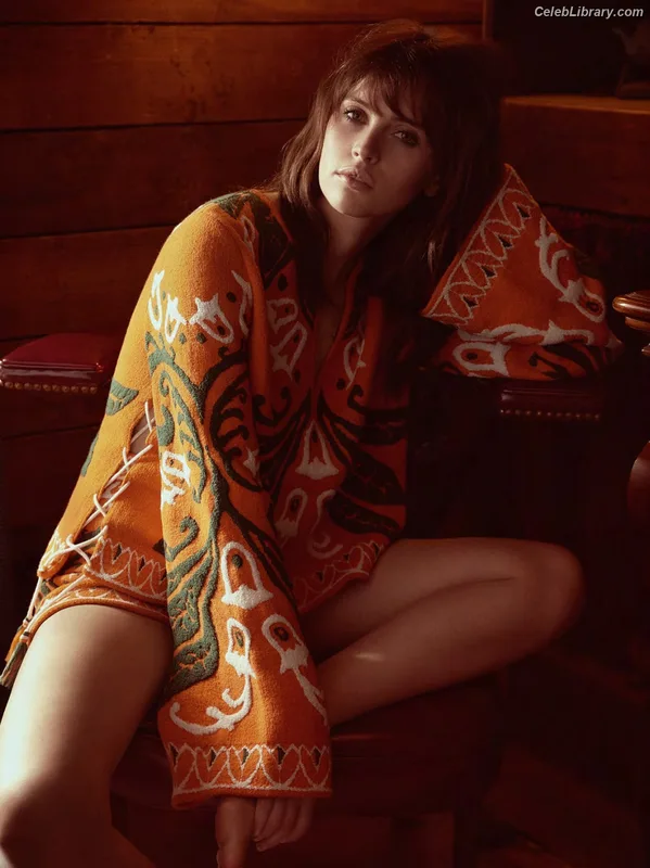 Felicity Jones photo 8 of 236