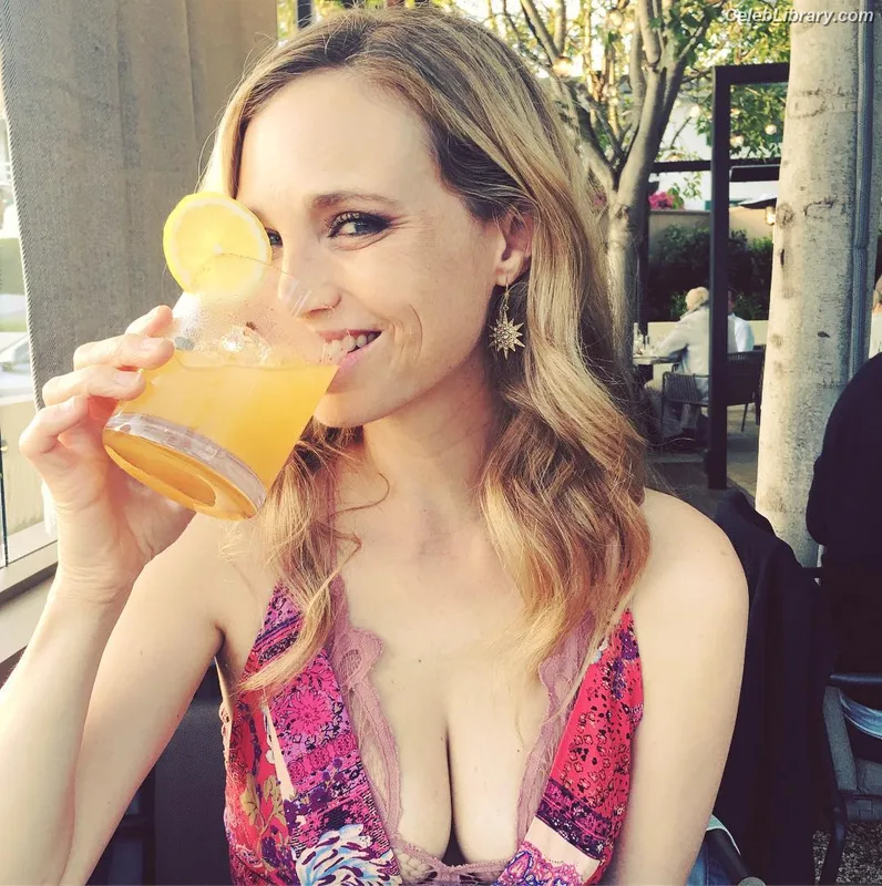 Fiona Gubelmann photo 5 of 24