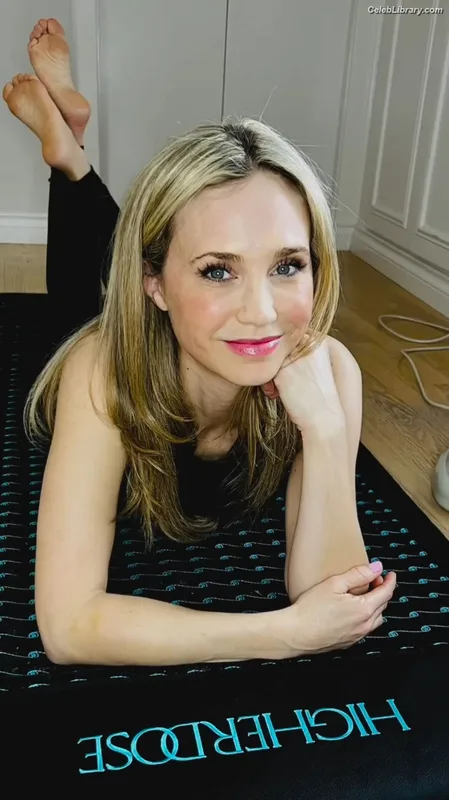 Fiona Gubelmann photo 6 of 24