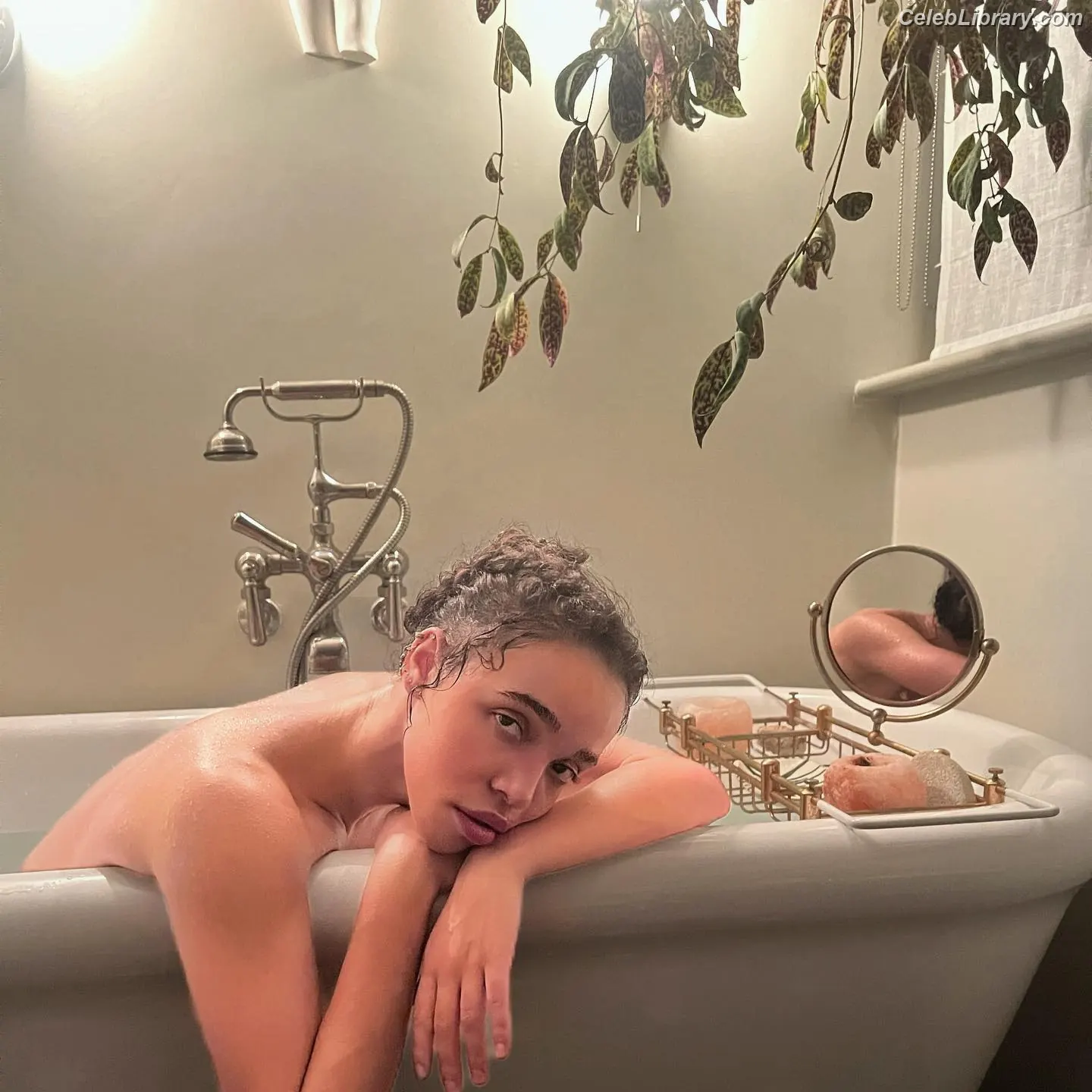 FKA Twigs photo 16 of 144