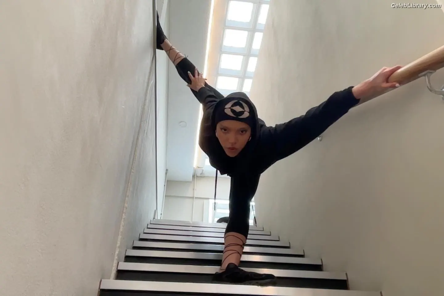 FKA Twigs photo 7 of 144