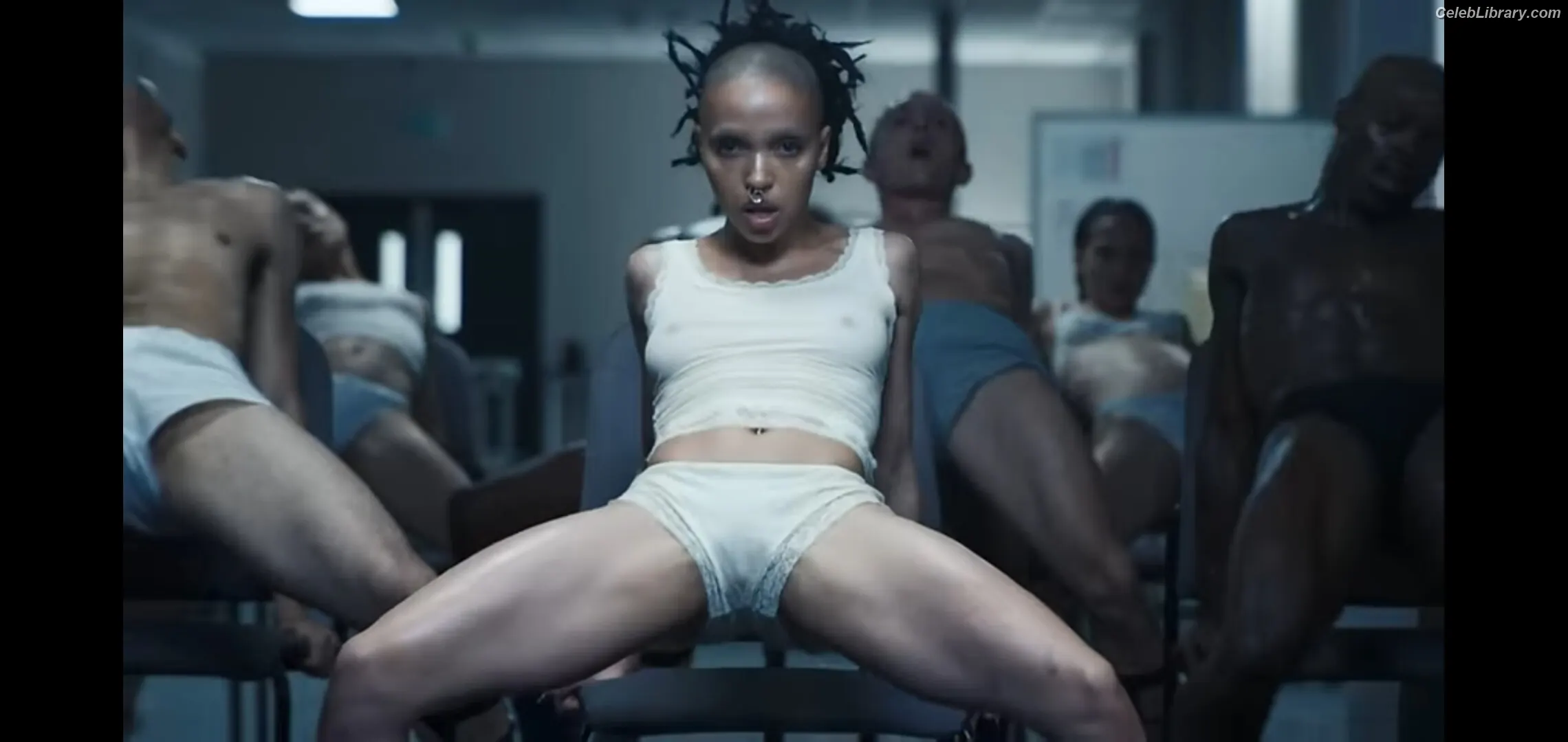 FKA Twigs photo 23 of 144