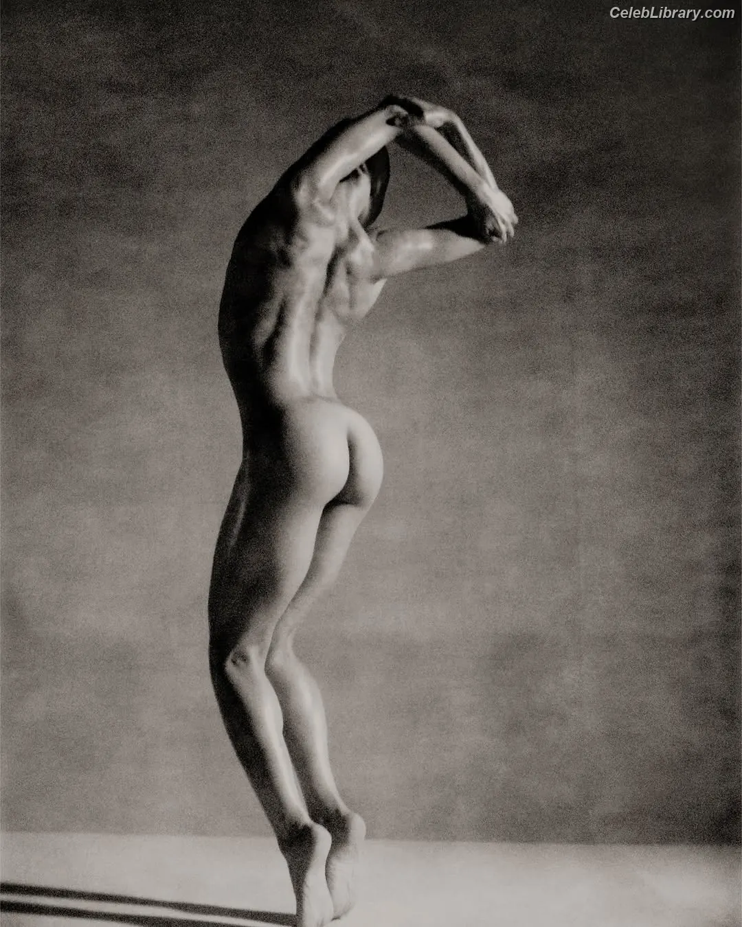 FKA Twigs photo 3 of 144