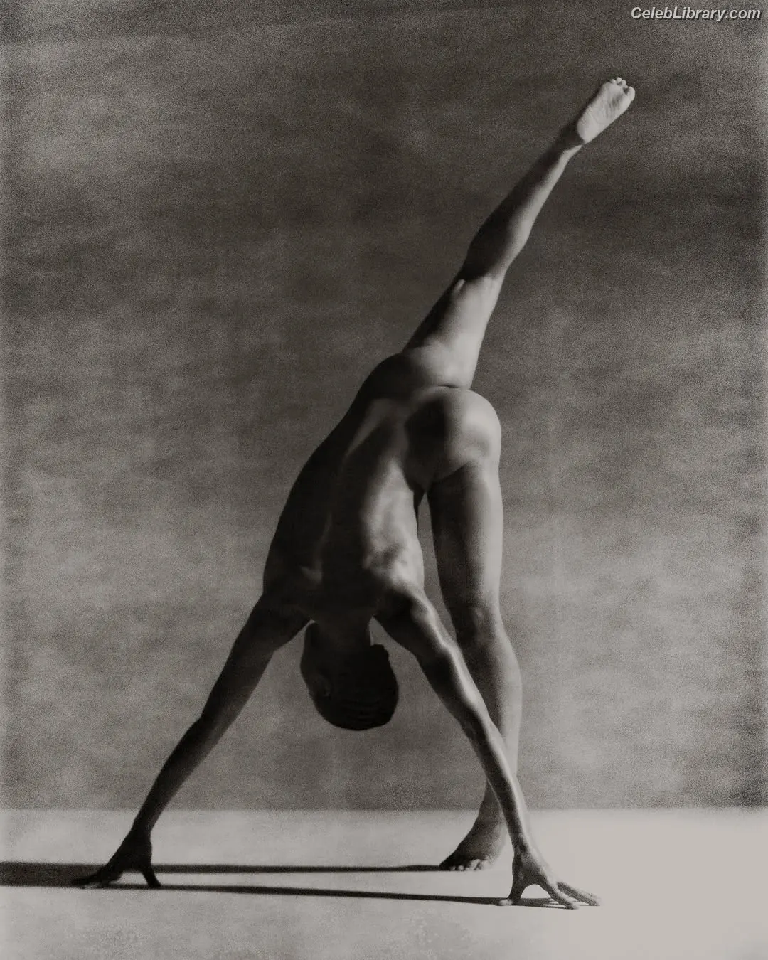 FKA Twigs photo 5 of 144
