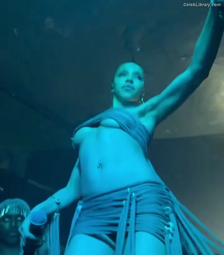FKA Twigs photo 14 of 144