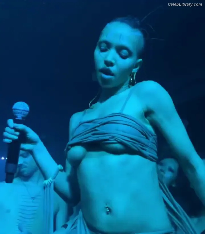 FKA Twigs photo 22 of 144