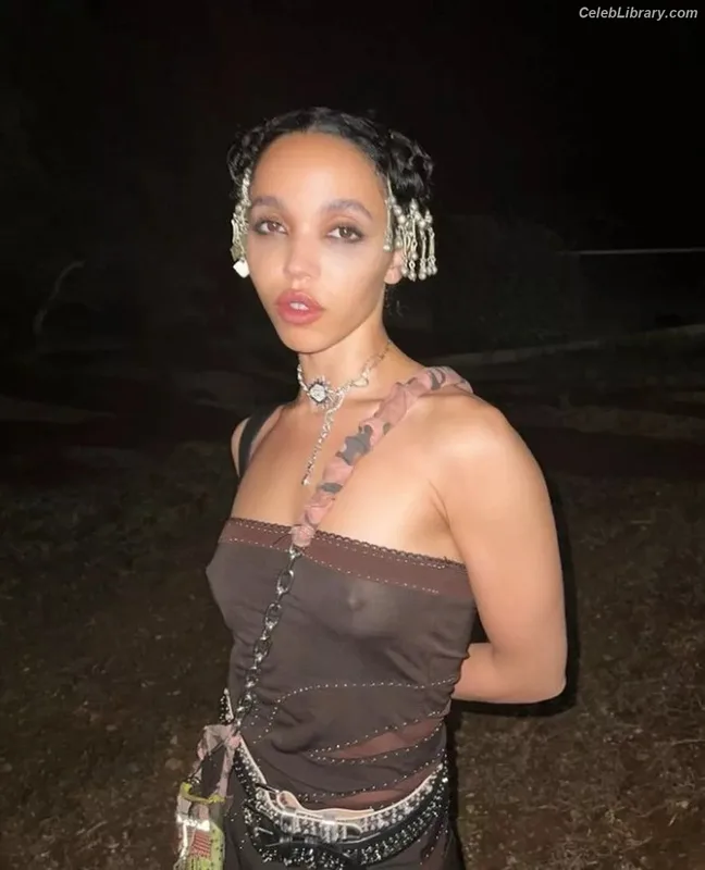 FKA Twigs photo 1 of 145