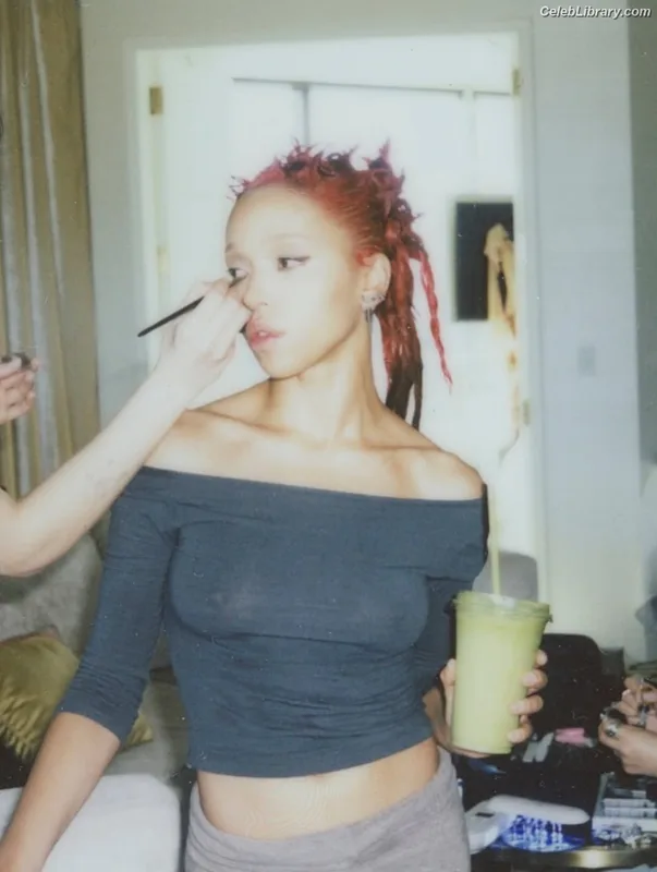 FKA Twigs photo 15 of 145