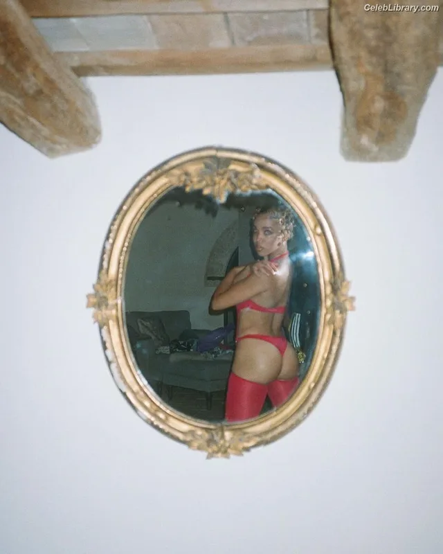 FKA Twigs photo 17 of 145
