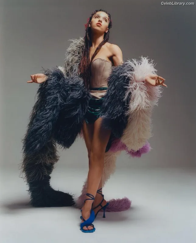 FKA Twigs photo 21 of 145