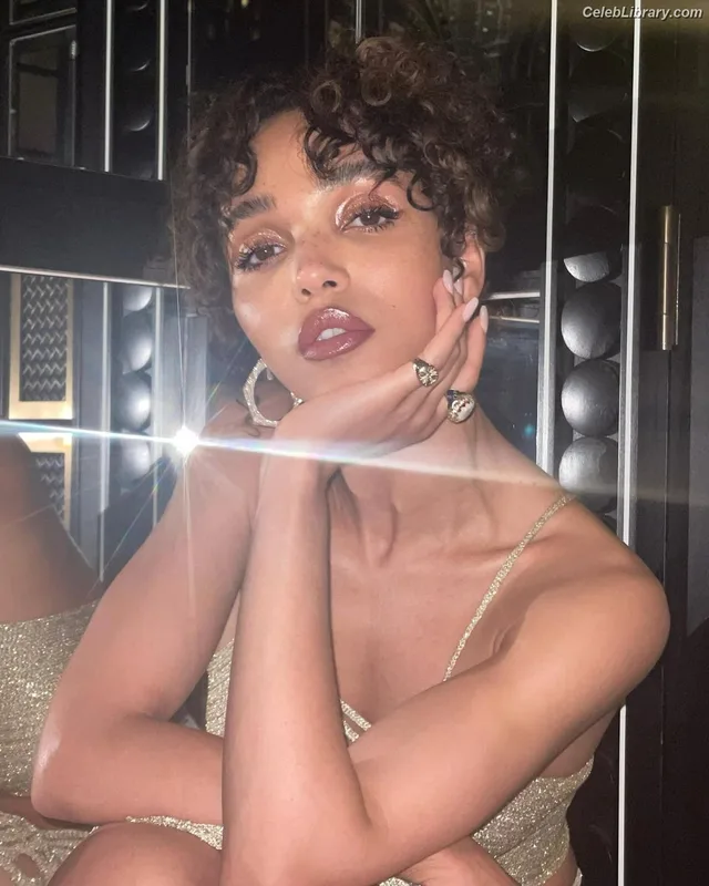 FKA Twigs photo 23 of 145