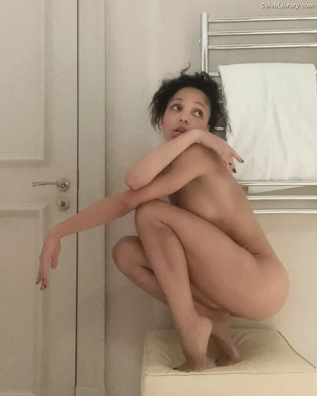 FKA Twigs photo 24 of 145