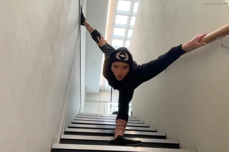 FKA Twigs photo 7 of 145