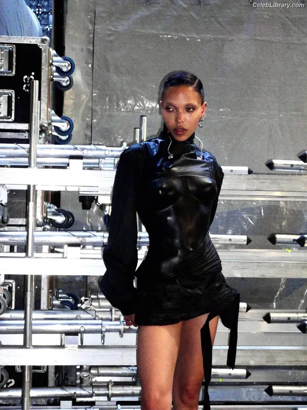 FKA Twigs photo 11 of 145
