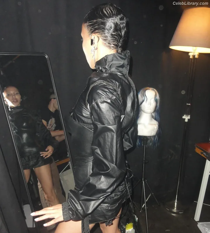 FKA Twigs photo 21 of 145