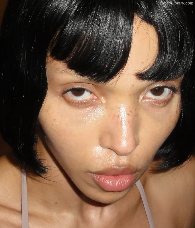 FKA Twigs photo 4 of 145