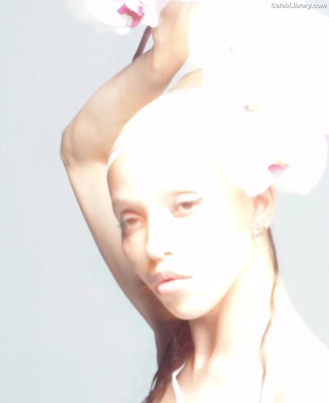FKA Twigs photo 17 of 145