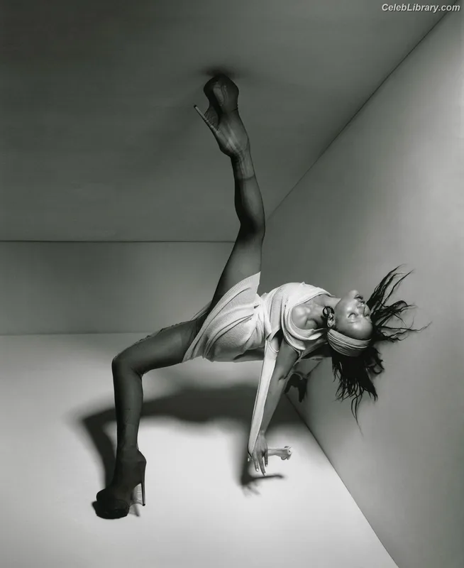 FKA Twigs photo 19 of 145