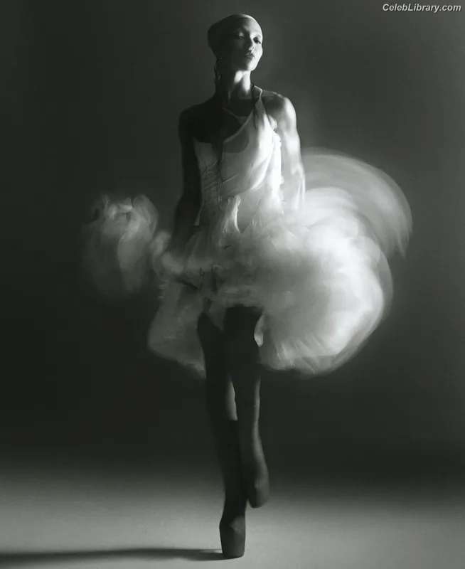 FKA Twigs photo 20 of 145