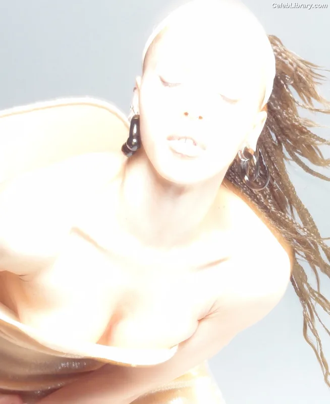 FKA Twigs photo 22 of 145