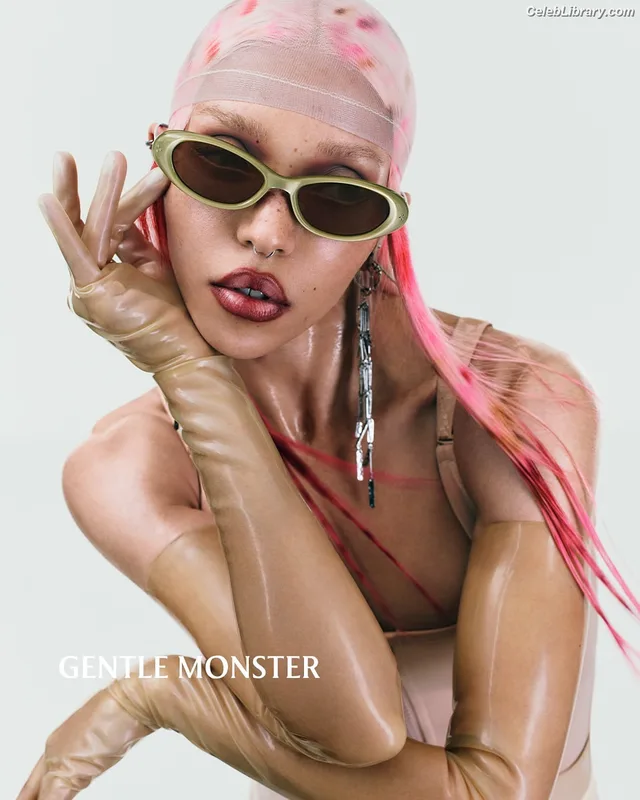 FKA Twigs photo 23 of 145