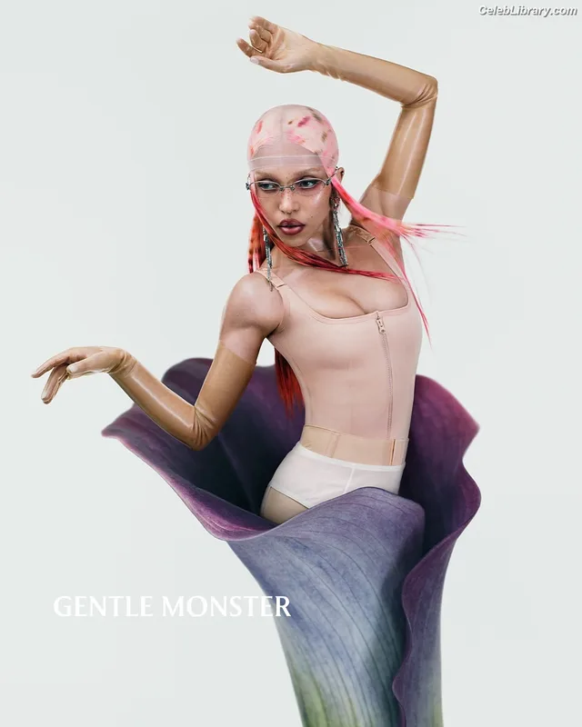 FKA Twigs photo 4 of 145