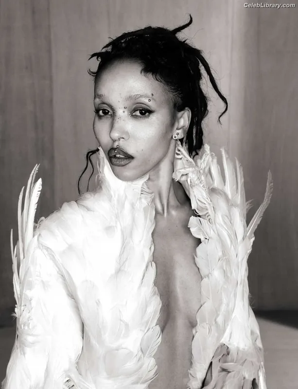 FKA Twigs photo 18 of 145
