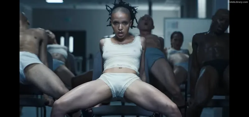 FKA Twigs photo 23 of 145