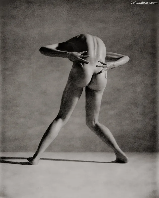 FKA Twigs photo 24 of 145