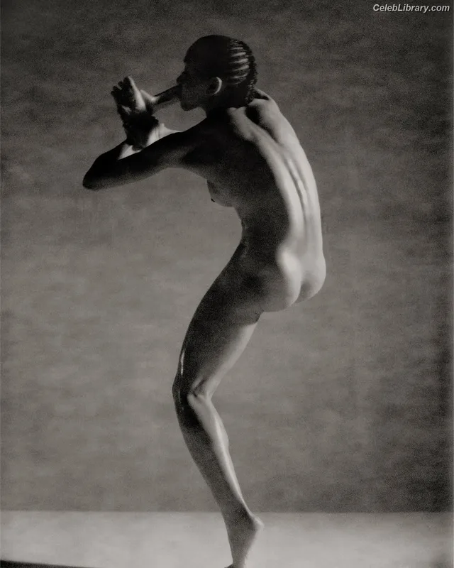 FKA Twigs photo 2 of 145