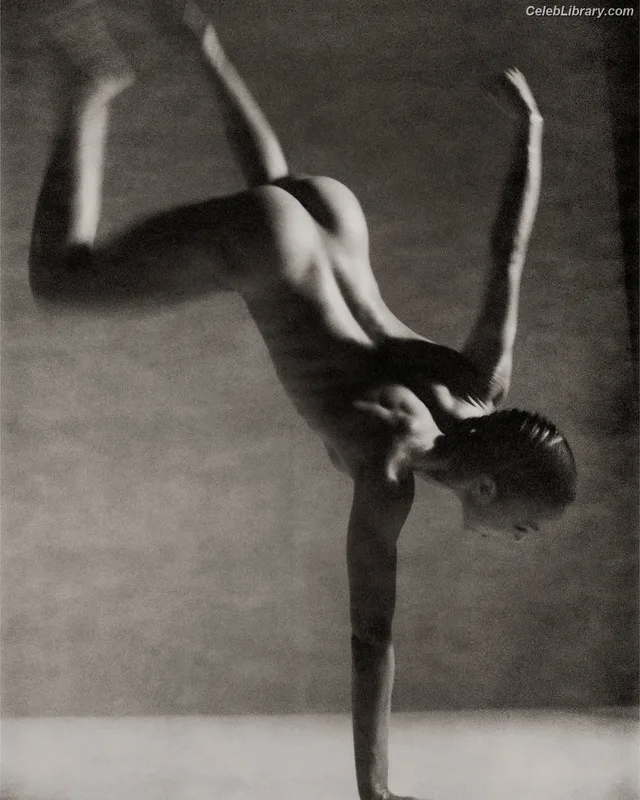 FKA Twigs photo 4 of 145