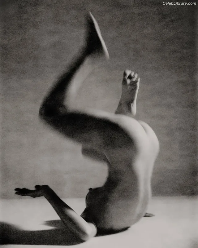 FKA Twigs photo 8 of 145