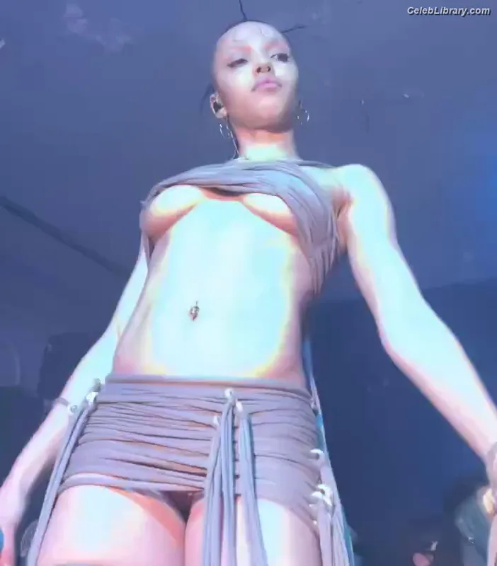 FKA Twigs photo 13 of 145